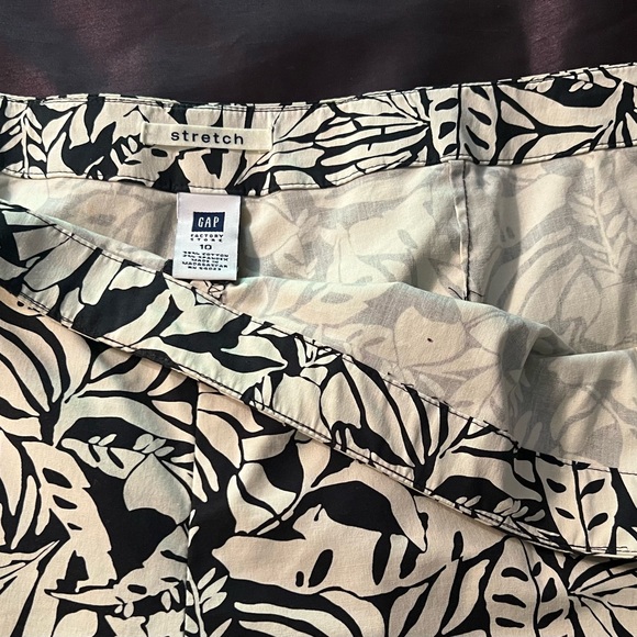 Capri pants - Picture 2 of 3